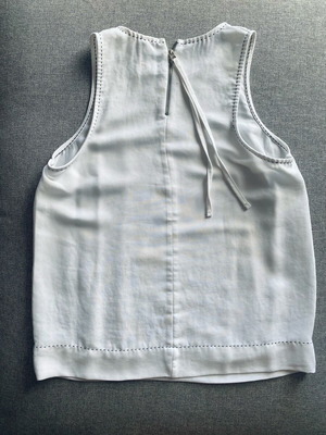 Stradivarius sleeveless top white like new with back zipper
