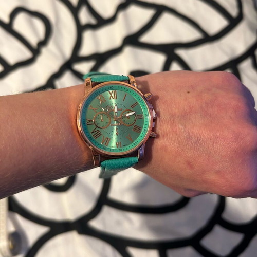 Wristwatch new unisex with green synthetic leather strap