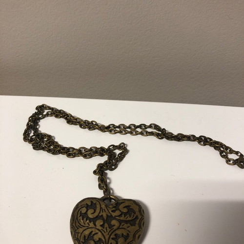 Heart pendant gold and black new