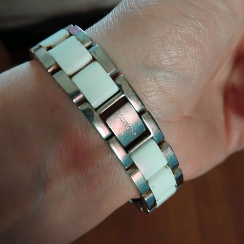 Swatch ρολόι γυναικείο άσπρο και γκρι σαν καινούργιο, θέλει μπαταρία