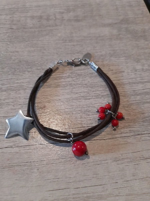 Gregio bracelet with 925 silver used, leather with red beads