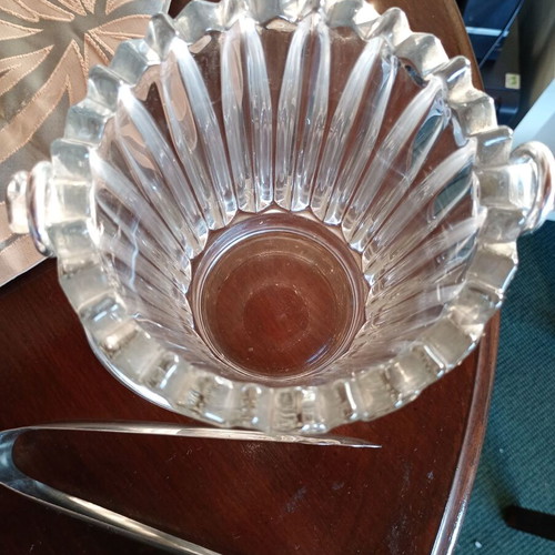 Ice bucket with tongs like new