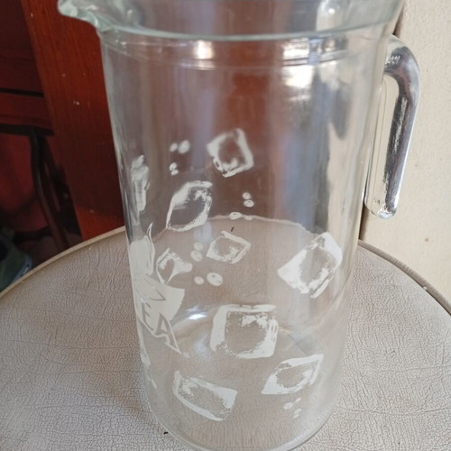 Glass pitcher Nestlé like new
