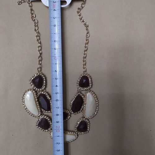 Necklaces new in excellent condition, pack of 8
