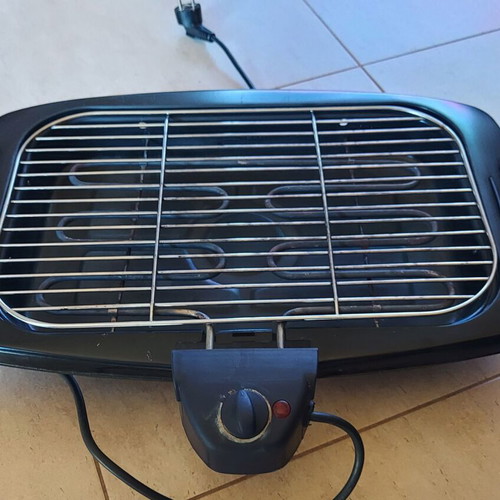 Electric Table Grill 2000W like new with adjustable thermostat