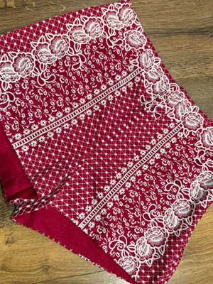 H&M red shorts with embroidery like new, size S