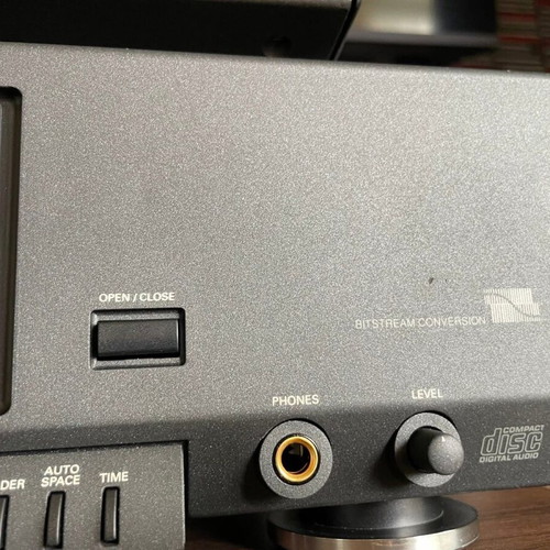 Philips CD 930 like new with remote control