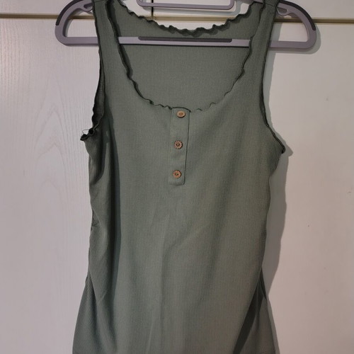 Maternity shirt small used with side gathers