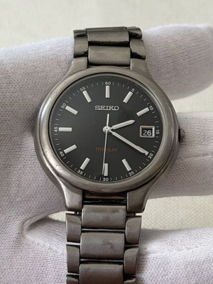 Seiko Titanium Quartz 7N42-8100 watch like new, black and silver