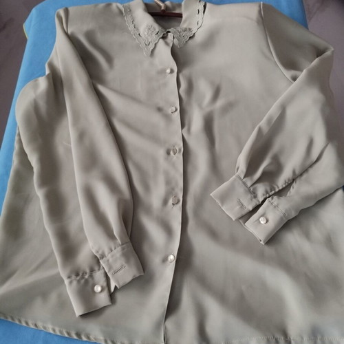 Vintage romantic shirt sage green embroidered collar size L like new