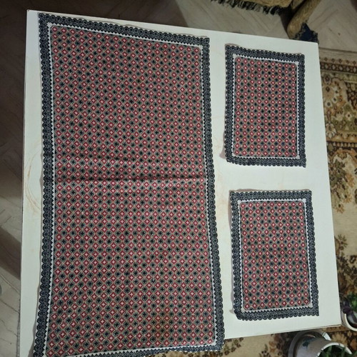 Small handmade cross-stitch doily with 2 napkins like new