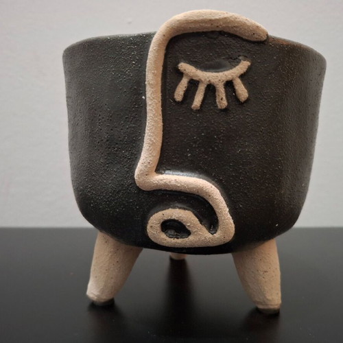 Ceramic flowerpot cachepot like new, modern design with legs