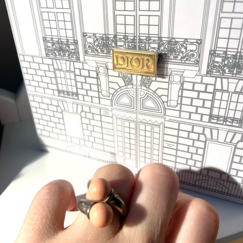 Silver ring with pink pearls used