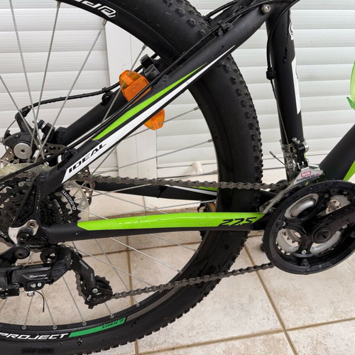 Ideal Freeder 27.5 like new men's mountain bike with Shimano disc brakes
