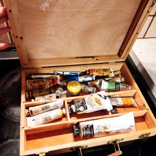 Painting case with oil paints like new