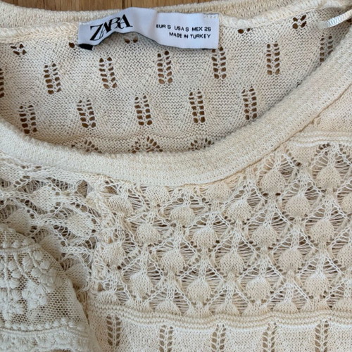 Zara knitted sweater size small like new, beige