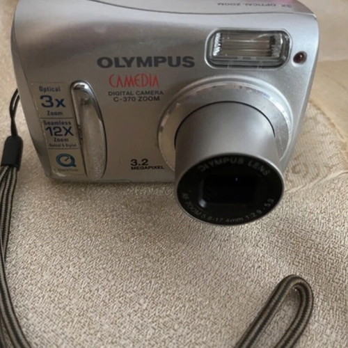 Olympus Camedia C-370 Zoom vintage camera like new with accessories