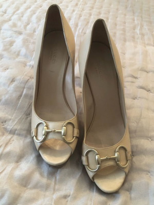 Gucci authentic pumps like new, size 38.5, beige