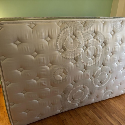 Candia Selene Limited Edition Mattress 130x200 like new with waterproof cover