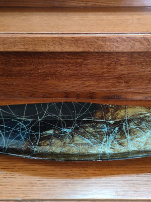 Glass serving platter like new with abstract design, elongated oval