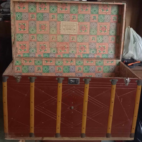 Vintage trunk used in good condition