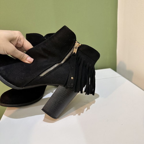 Black ankle boots with fringes and thick heel size 39 used