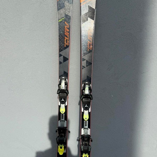 Fischer The Curv ski used, height 1.71