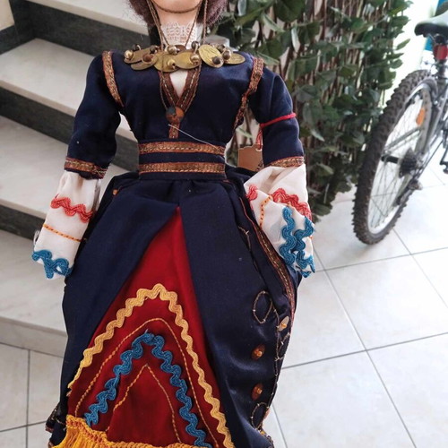 Decorative doll with traditional costume, 35cm