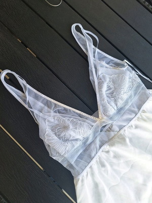 Triumph white mini nightdress, size large, like new