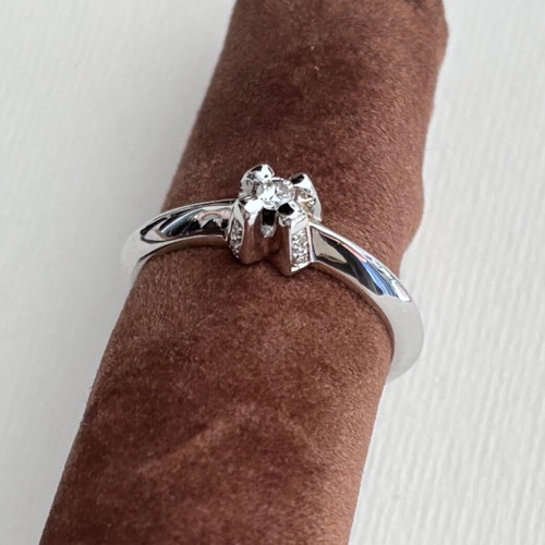 Diamond Solitaire Ring 18K White Gold like new, 0.06ct center