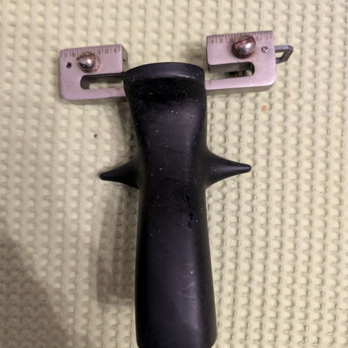 Slingshot used made of stainless steel 304 and resin