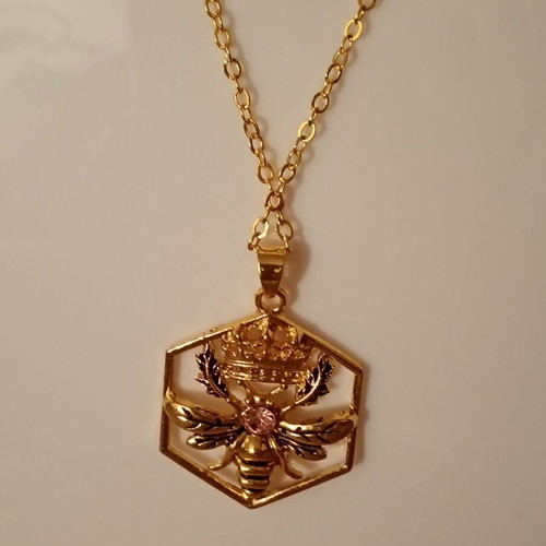 Royal Bee Necklace new, gold plated with pink stone