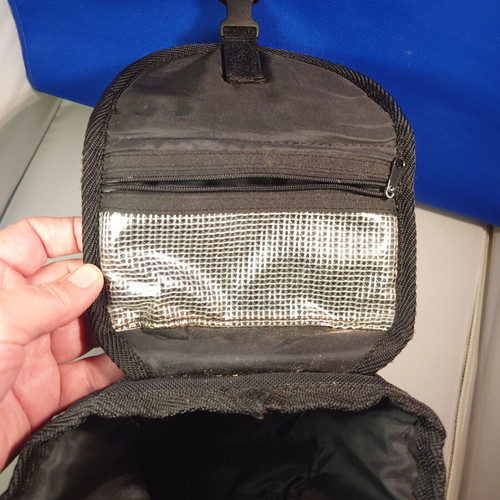 Small camera carrying bag used for compact mirrorless cameras