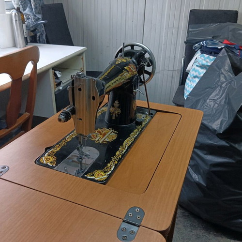 Singer antique sewing machine like new with cabinet