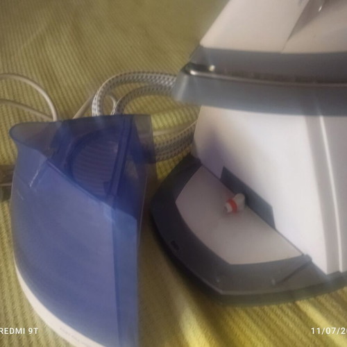 Juro Pro ironing system used with detachable water tank and descaling valve