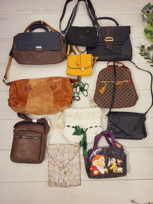 Set of 11 bags, colorful, like new