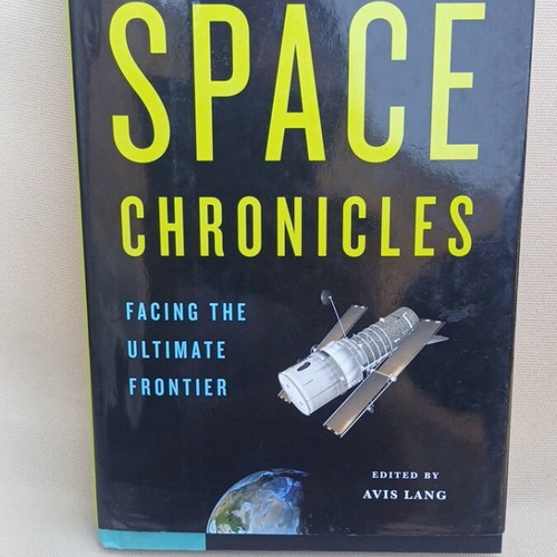 Space Chronicles by Neil deGrasse Tyson like new, English