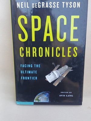 Space Chronicles by Neil deGrasse Tyson like new, English