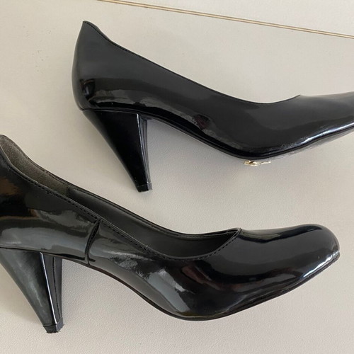 Migato black patent leather pumps size 38 like new
