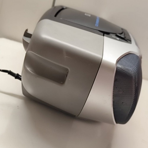 Philips AZ1310 Boombox portable radio used, digital tuner only