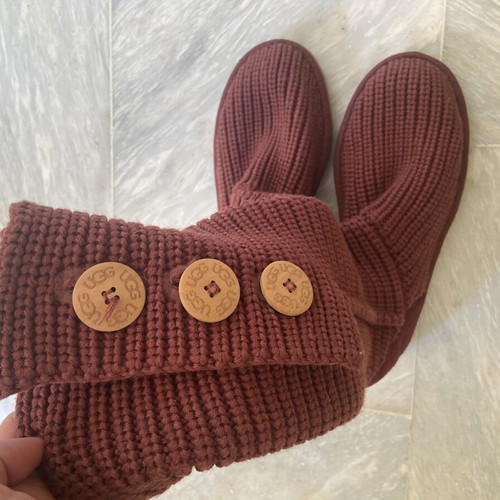 Ugg knitted boots like new, size 38, burgundy