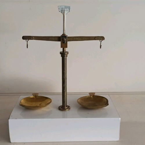 Precision scale like new with metal frame and weights
