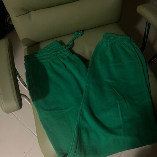 Green athletic pants like new, baggy wide fit