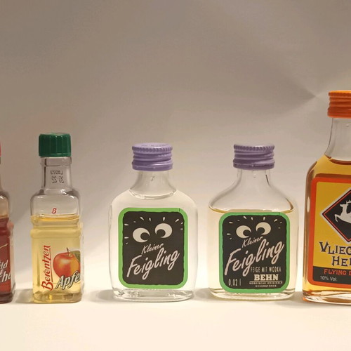 Liqueur miniatures like new, pack of 11 bottles 20ml