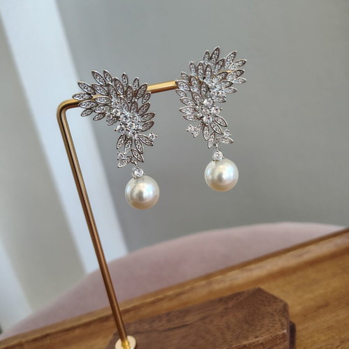 Silver plated earrings with pearls and zirconia