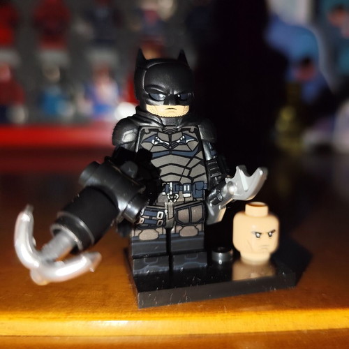 Μινιφιγούρα Batman σαν καινούργιο με αξεσουάρ Robert Pattinson