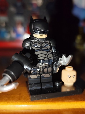 Μινιφιγούρα Batman σαν καινούργιο με αξεσουάρ Robert Pattinson