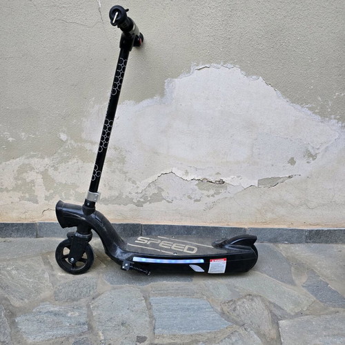 Children's electric rechargeable scooter like new