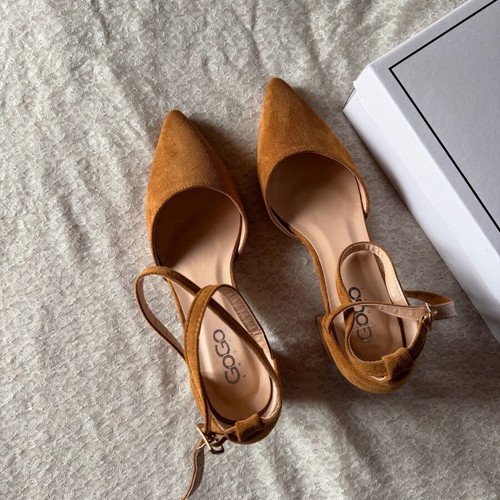 GoGo Shoes pointed suede brown pumps new with thick heel