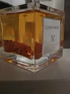 Confiance Valeur Absolue Unisex Perfume like new, full